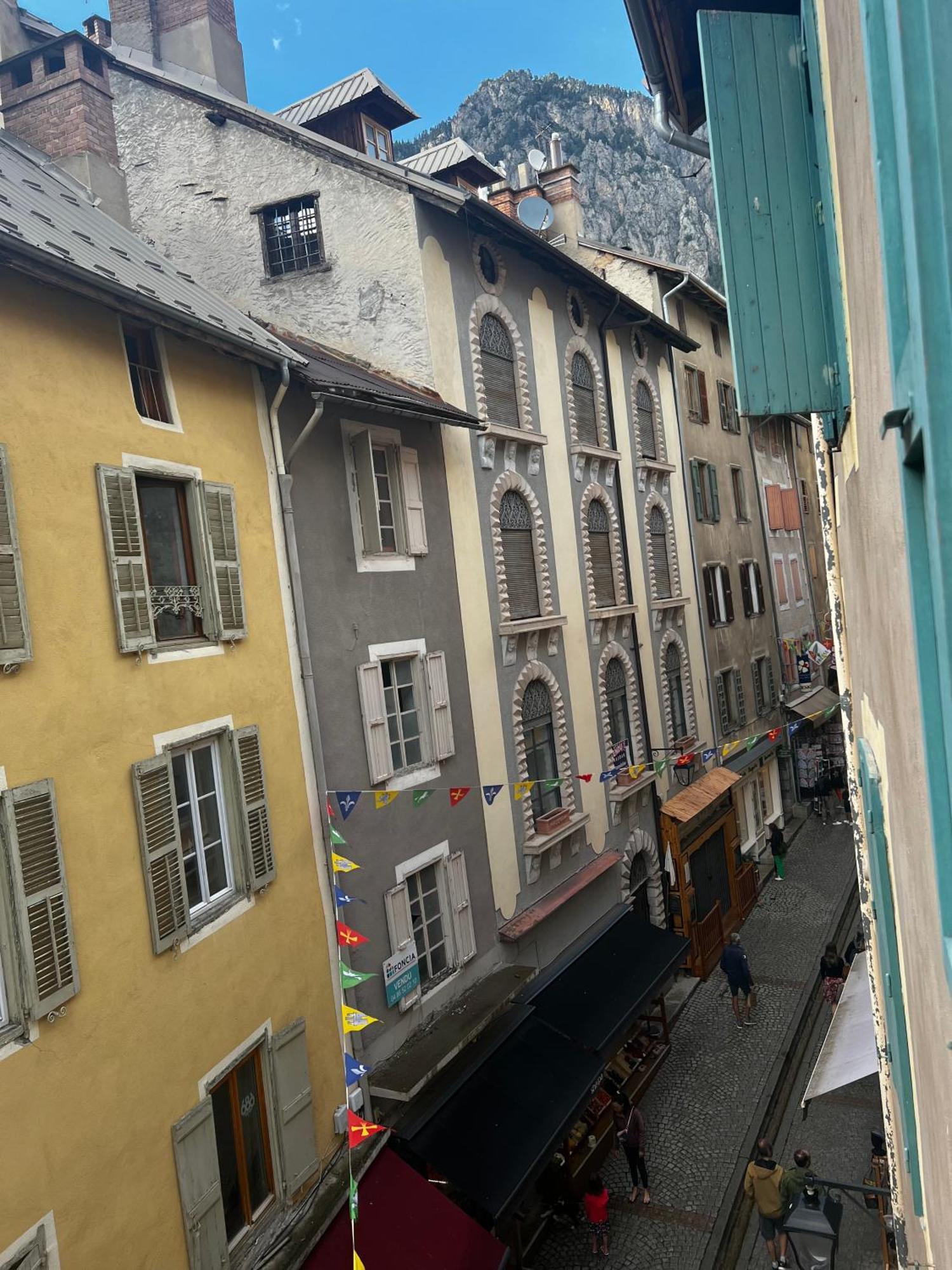 Appartement Moderne Et Chaleureux Briançon Buitenkant foto