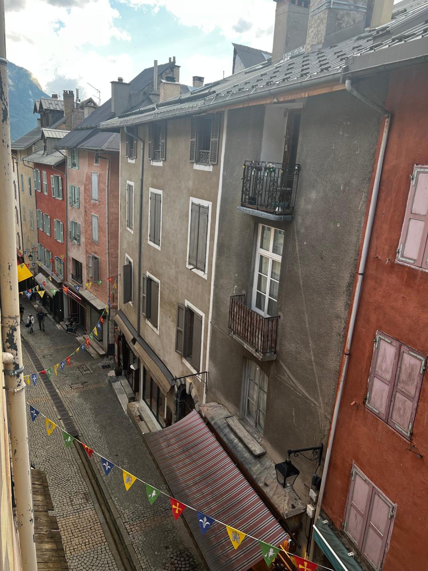 Appartement Moderne Et Chaleureux Briançon Buitenkant foto